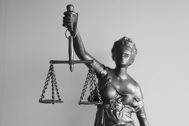 Lire la suite à propos de l’article La philosophie contemporaine du droit pénal et son influence sur les pratiques judiciaires modernes
